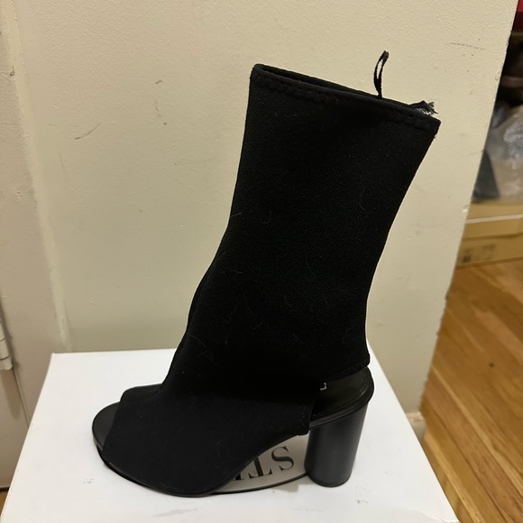 Boots - Picture 5 of 7